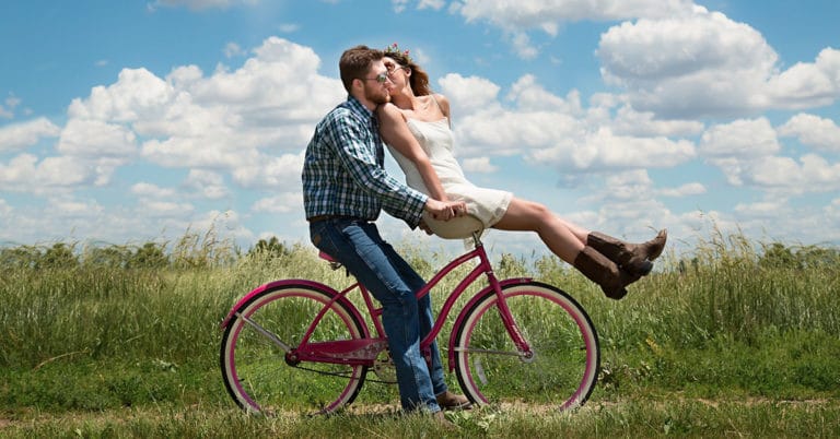 10-tell-tale-signs-happy-healthy-relationship