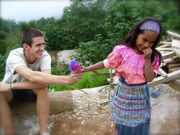 A touching exchange between a Guatemalan girl and a tourist.